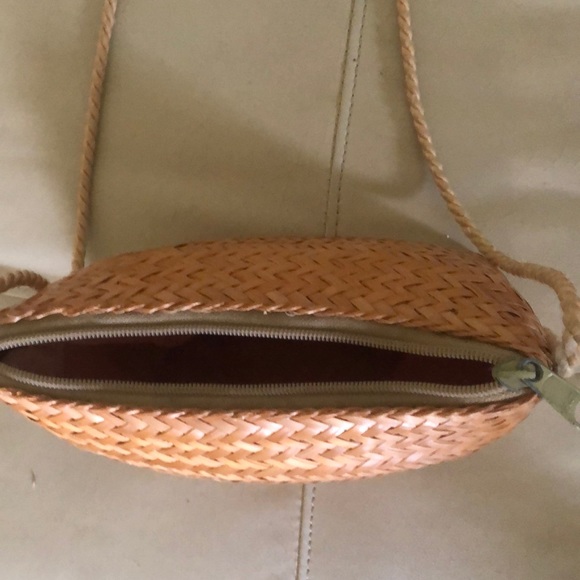 Vintage 70’s Glazed Ratan Straw bag - Picture 4 of 8